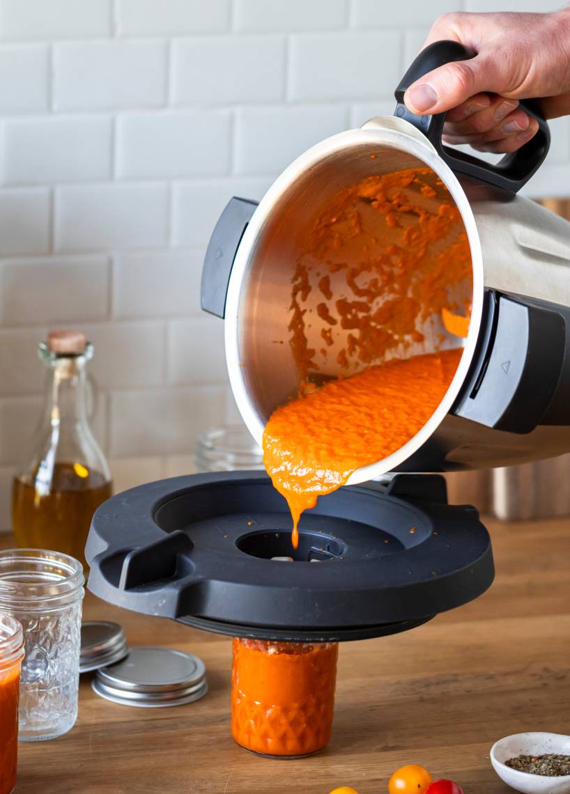 Tomatensoße mit frischen Tomaten auf Vorrat einkochen