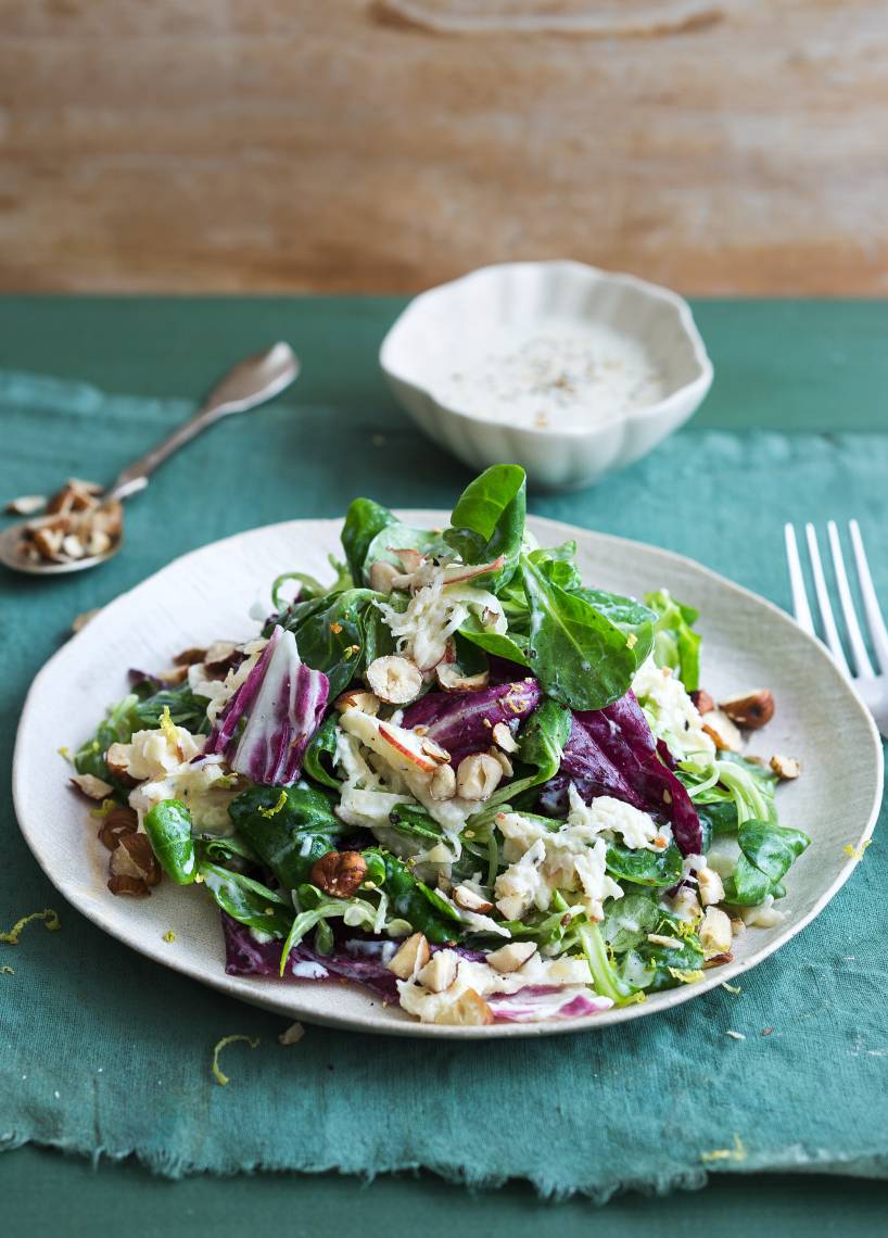 Pastinakensalat mit Apfel und Haselnüssen