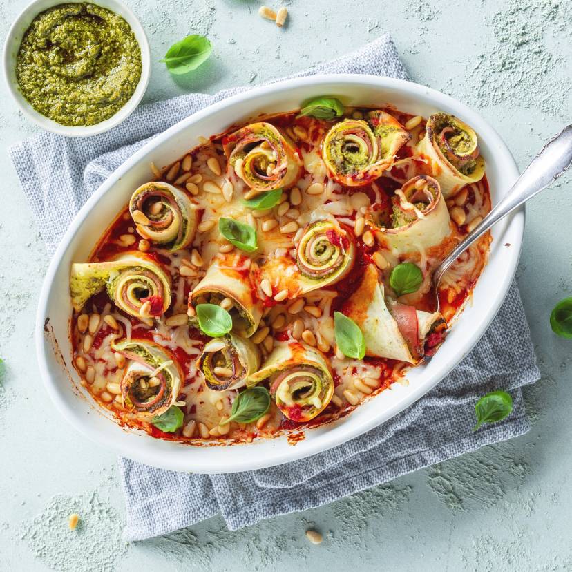 Pfannkuchen-Auflauf mit Schinken und Tomatensoße