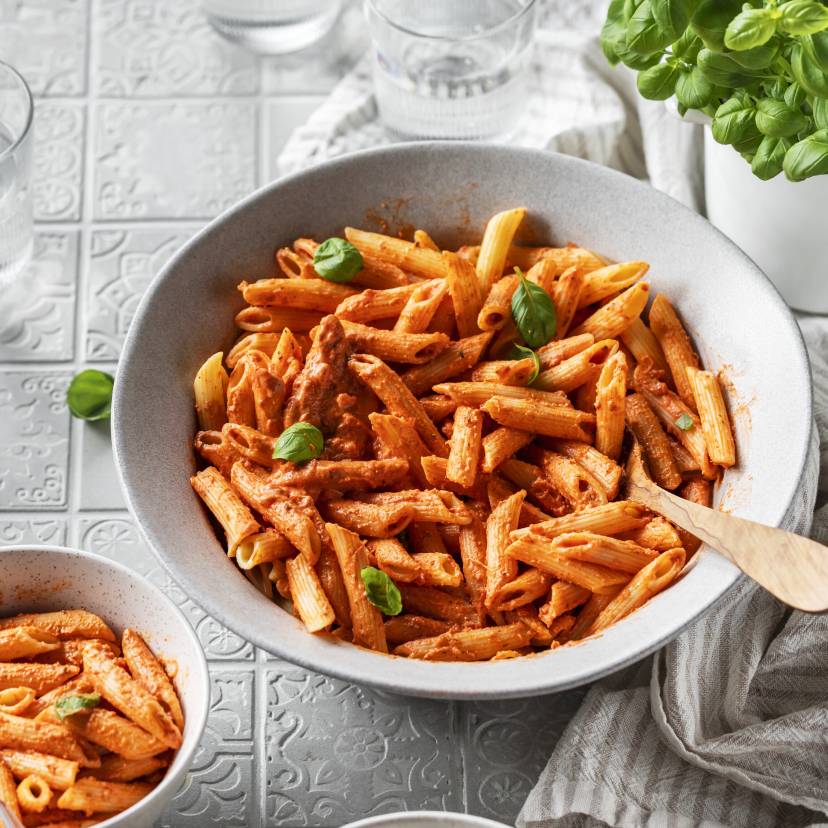 Nudeln in cremiger Tomatensoße