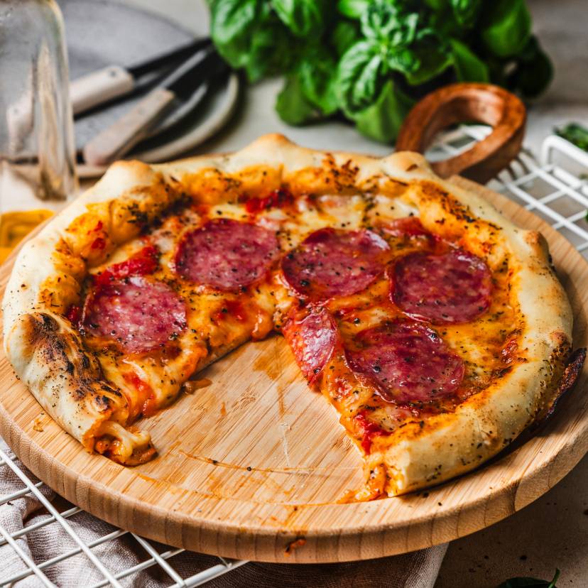 Käserand-Pizza