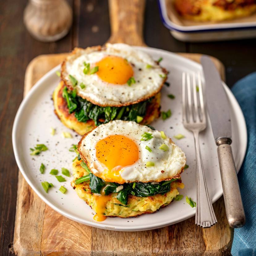 Ofen-Puffer mit Spinat und Spiegelei