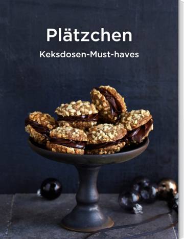Hoher Teller mit Mandel-Schoko-Keksen