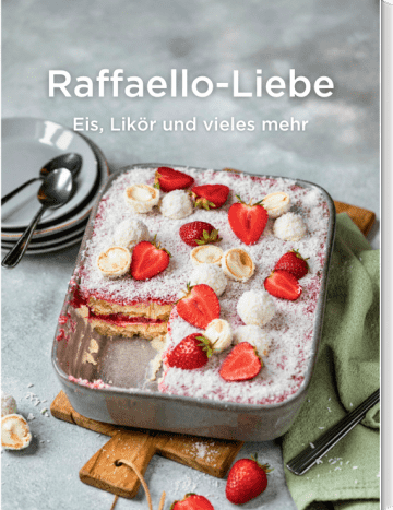 Auflaufform mit Raffaello und Erdbeeren Tiramisu