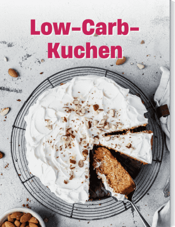 Angeschnittener runder Kuchen mit Frosting