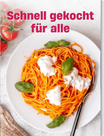 Nudeln in Tomatensoße mit Burrata
