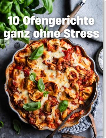 Ofengerichte ohne Stress. Runde Auflaufform mit Tortellini, Tomatensoße, Käse geschmolzen