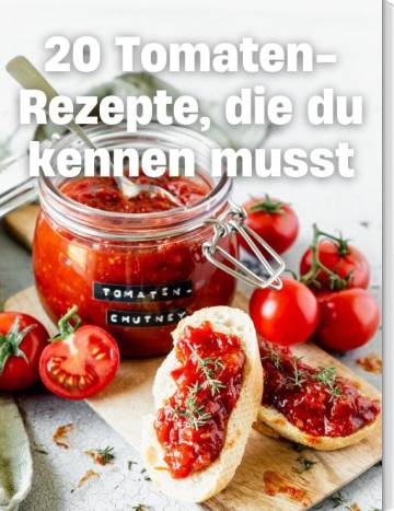 Ein Glas mit Tomaten-Chutney, Tomaten und Brot mit Tomaten