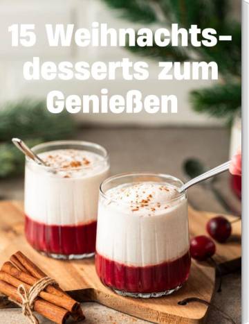 Zwei Gläser mit Dessert, unten rot, oben helle creme