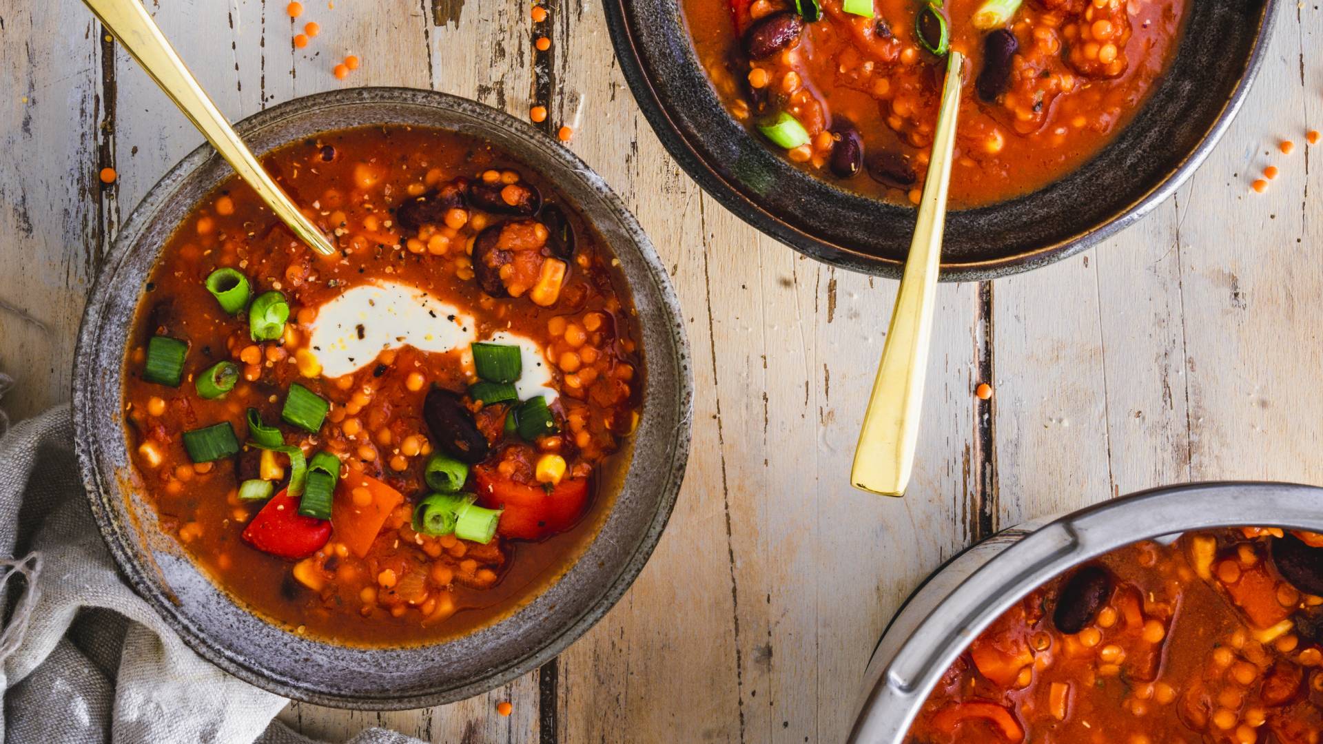 Einfaches Chili sin Carne mit roten Linsen