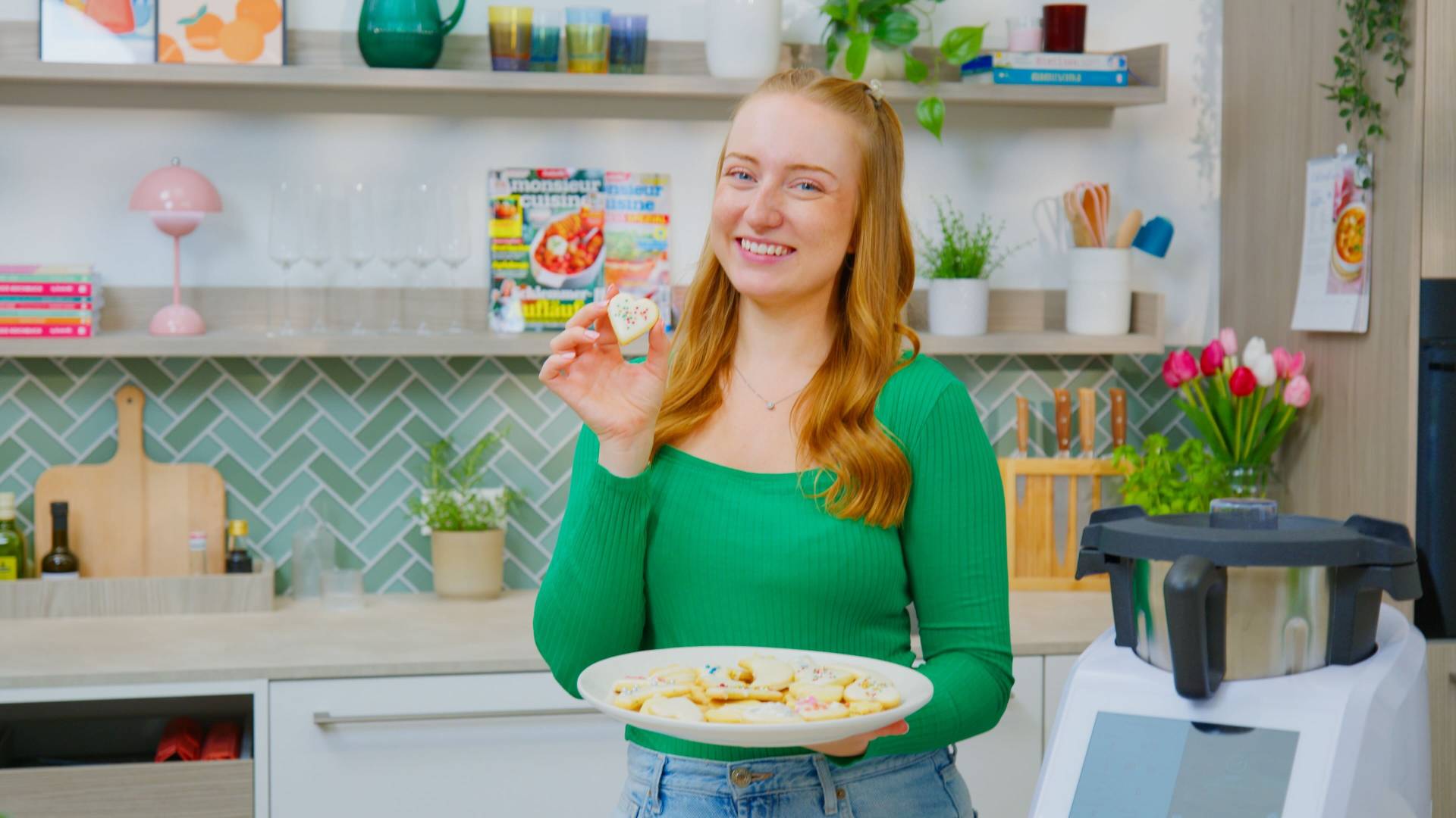 Isy hält Plätzchen