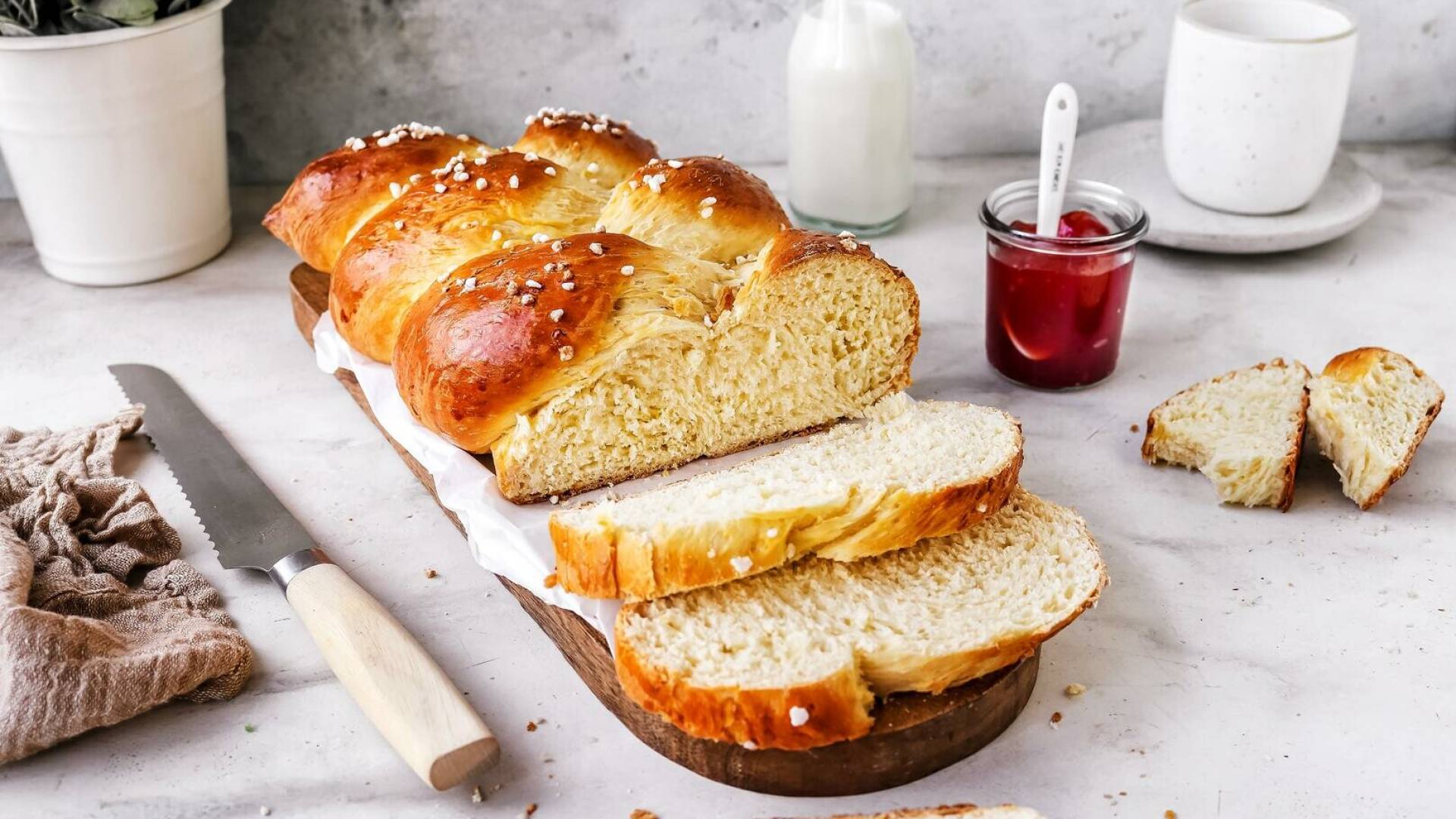 Klassischer Hefezopf mit Gelinggarantie