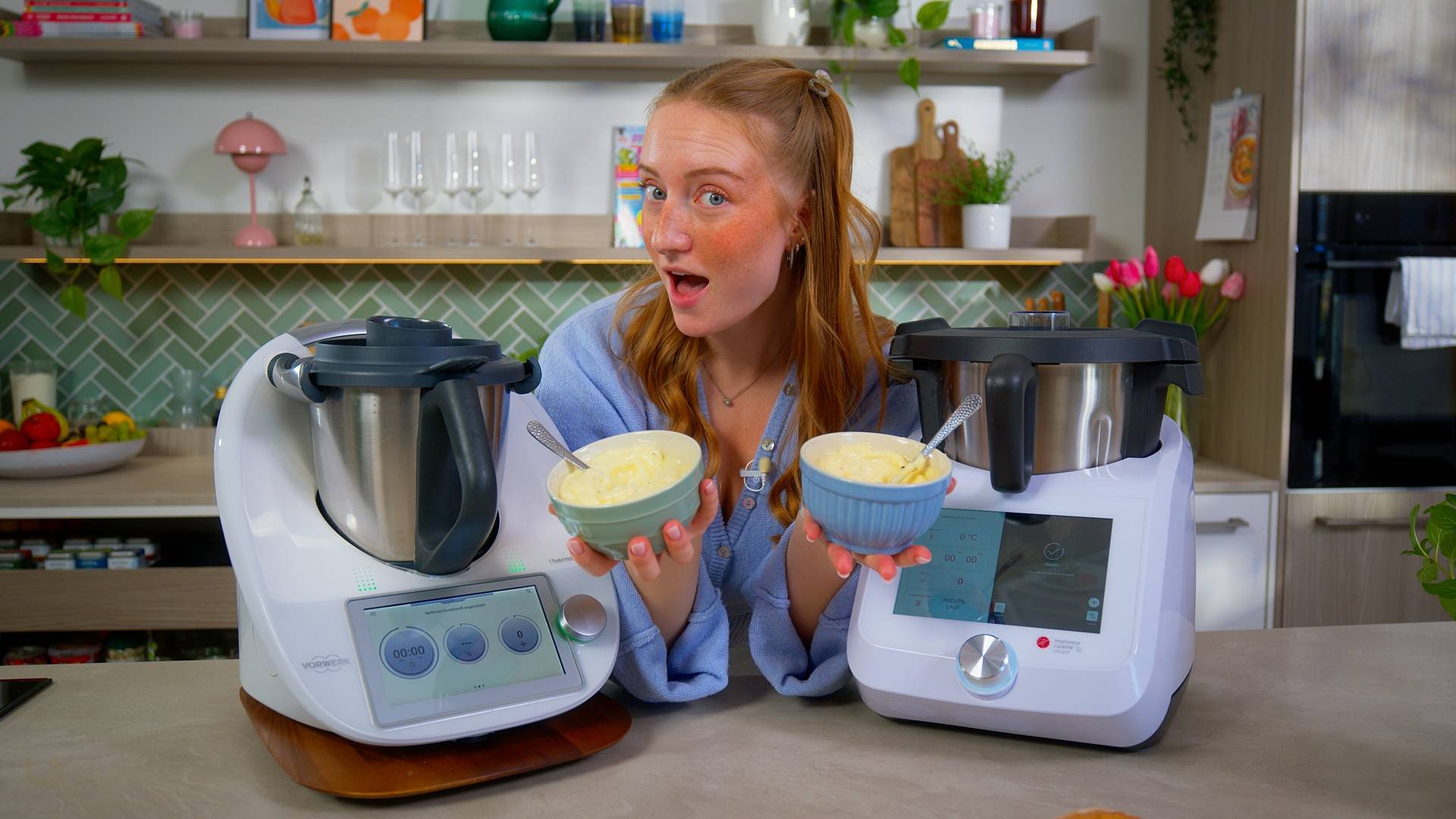 Isy mit 2 Küchenmaschinenn und 2 Schüsseln Aioli